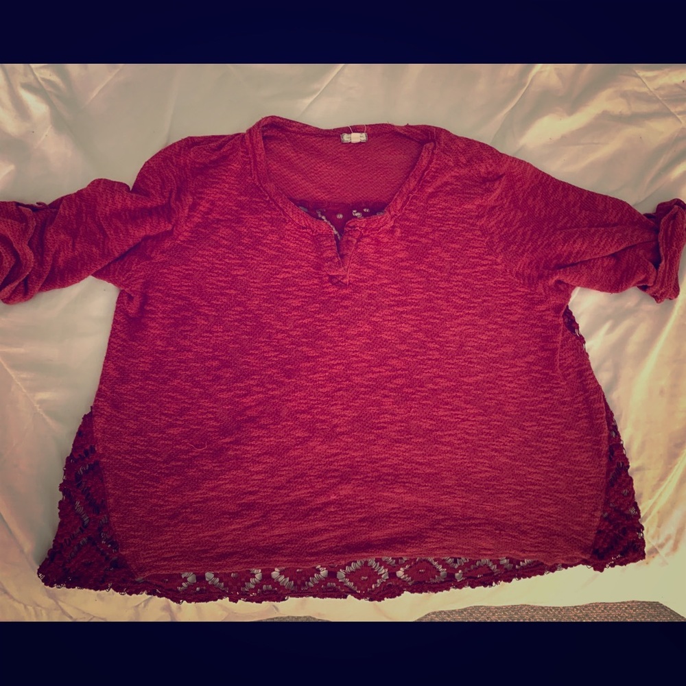 Red Knitted shirt with lace